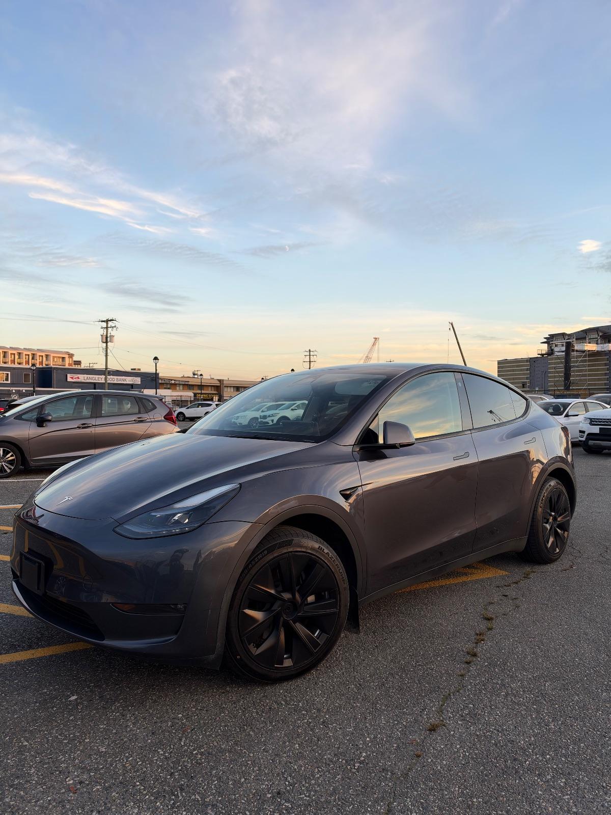 2023 Tesla Model Y Long Range — photo 1 of 4